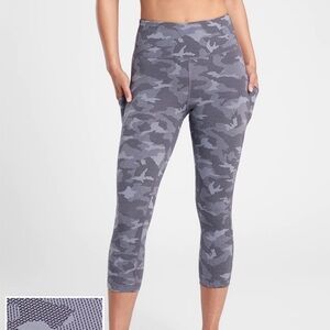 Athleta Ultimate Stash Pocket Camo Capri Leggings